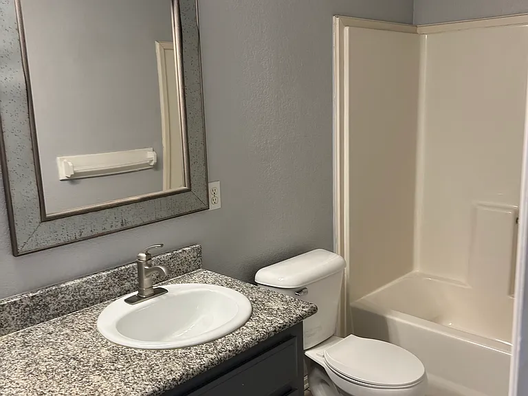 4016 Potomac Dr — Photo 4