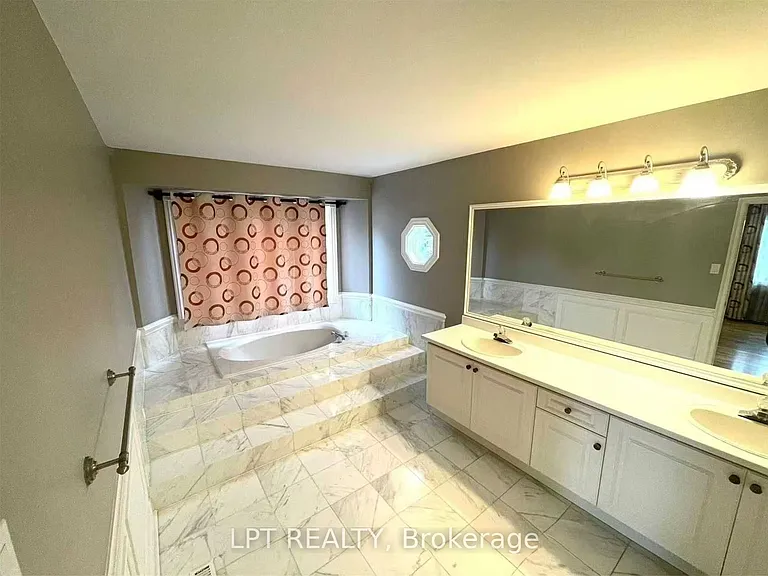 31 Glenayr Rd — Photo 10