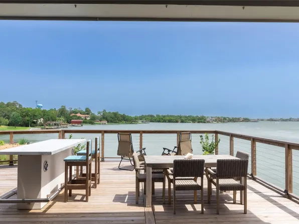 29 Cmdr Runco Ln, Seabrook, TX 77586