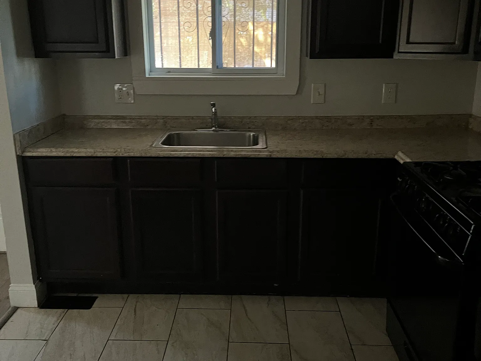 3 bed, 1080 sqft, $1,800 — Photo 2