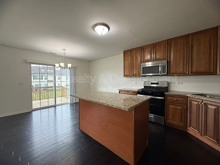 1016 Turin Dr — Photo 6