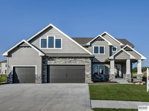 11720 Caspian Dr, Papillion, NE 68046