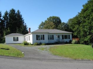 4 Clearview Ter, Rensselaer, NY 12144