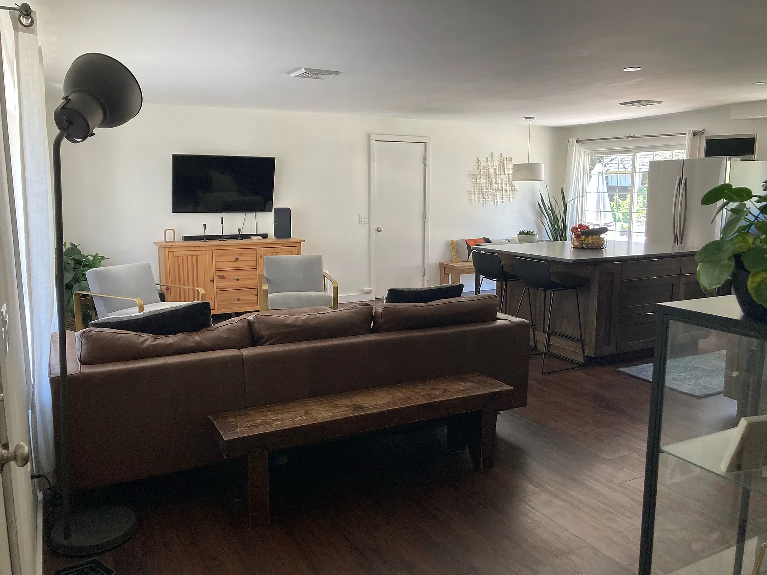 3 bed, 1104 sqft, $2,650 — Photo 2
