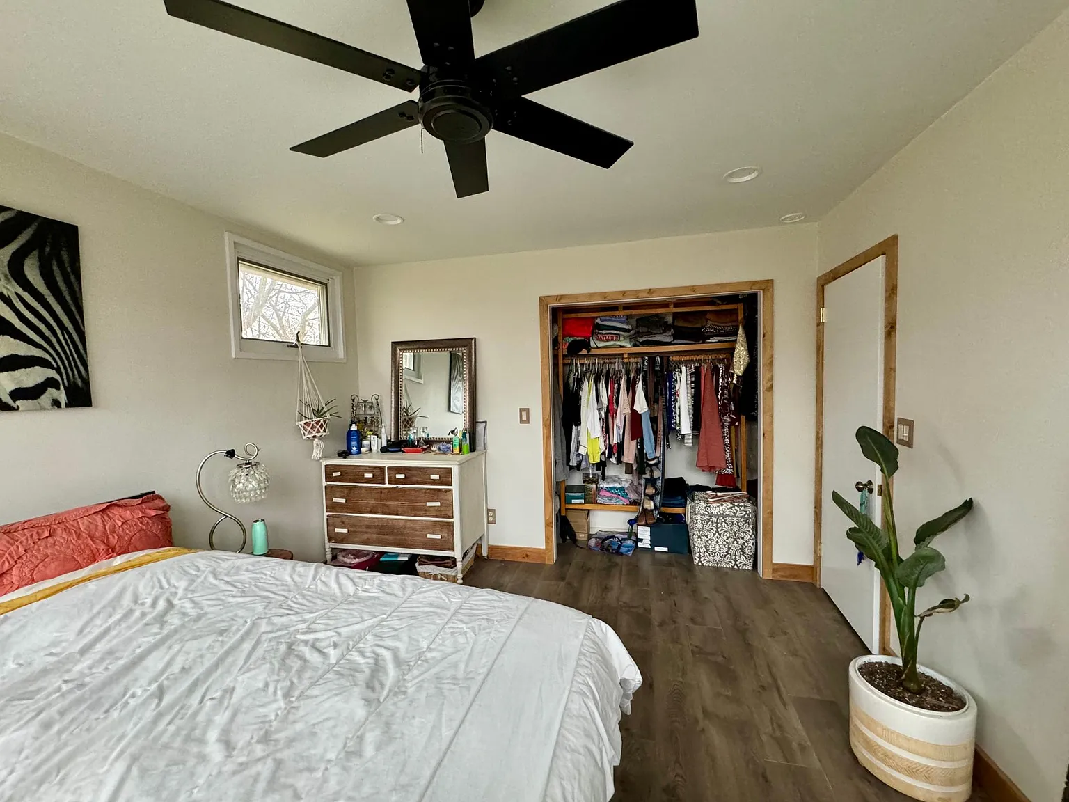 3 bed, 1071 sqft, $2,450 — Photo 3