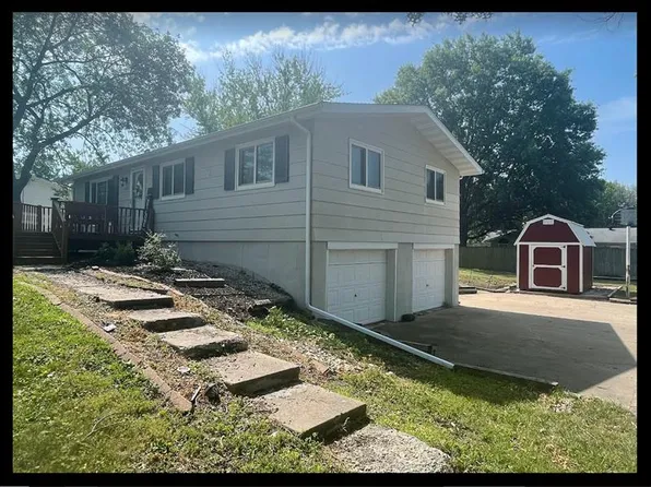 1004 Crestview Dr, Macon, MO 63552