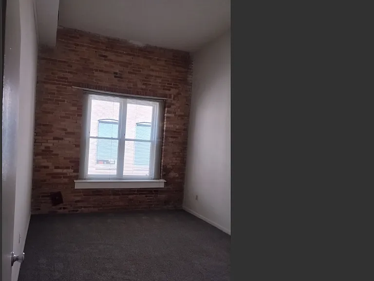Marlboro Classic Apt & Redwood Square — Photo 79
