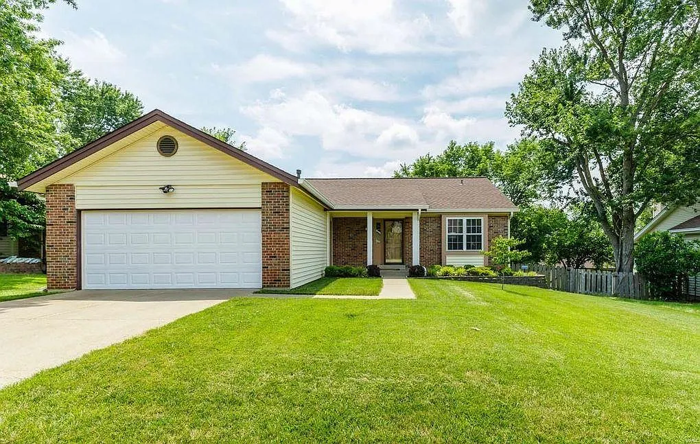 1335 Eaglebrooke Ct photo 1