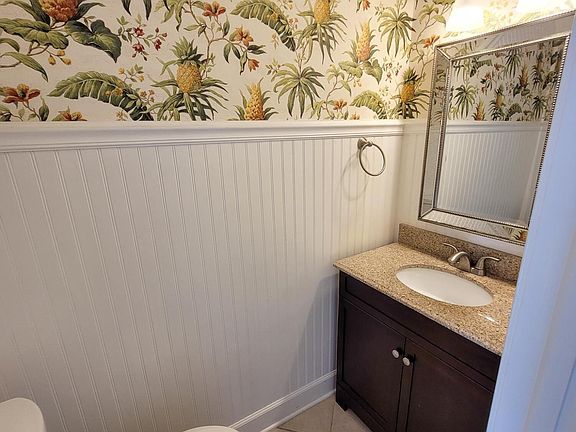 4th image of 7831 Stephanie Ln