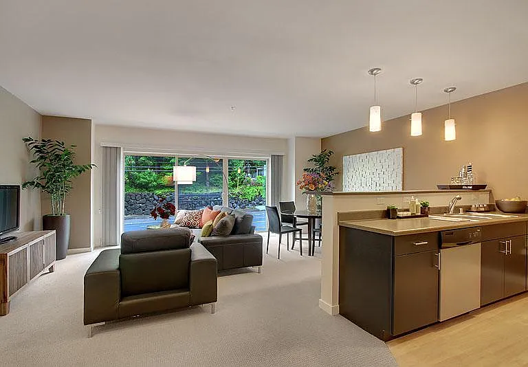 Compass Apartments — Photo 6