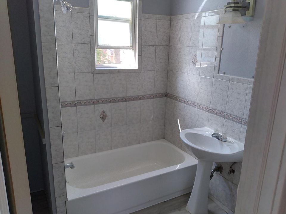 2nd image of 2304 N Keeler Ave #2
