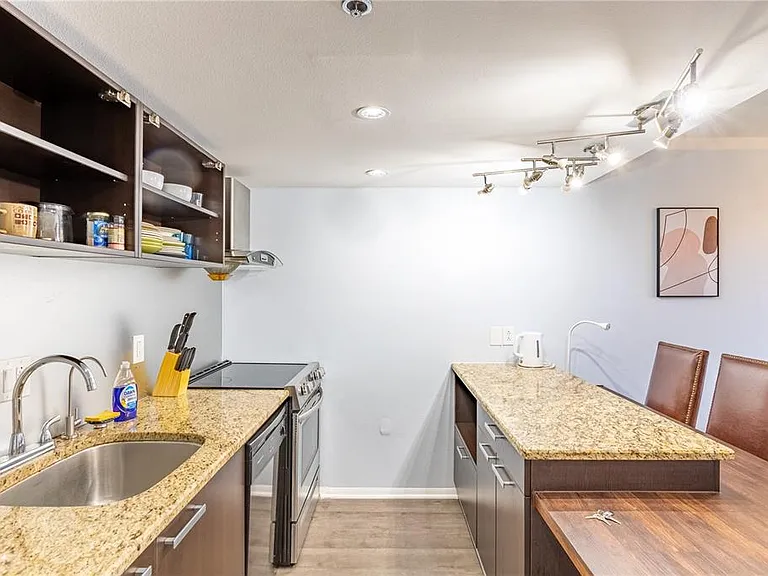 701 S Madison Ave #401 — Photo 15