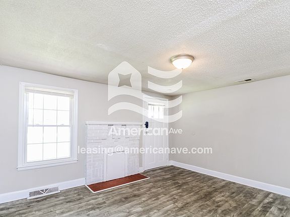 1747_002_wm_-_living_room_12925527.jpg