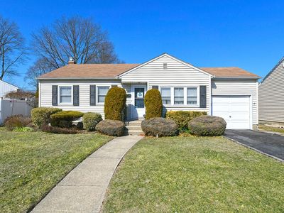 4 Jamaica Avenue, Plainview, NY, 11803
