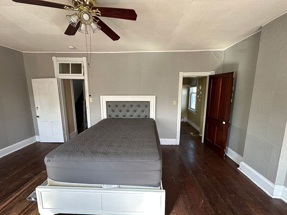 1st image of 744 W Washington St #2