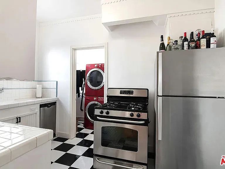 141 N Catalina St #141 — Photo 6