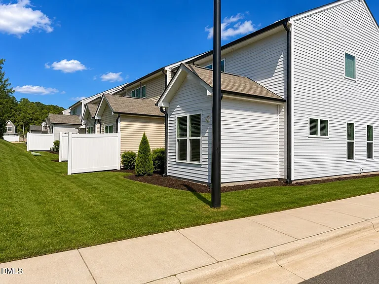 328 Villanova Dr — Photo 29