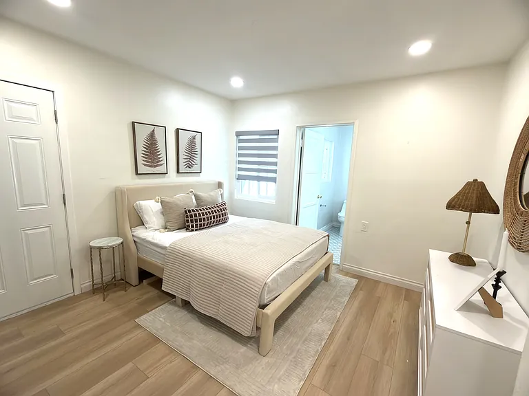 6718 N Golden West Ave — Photo 5
