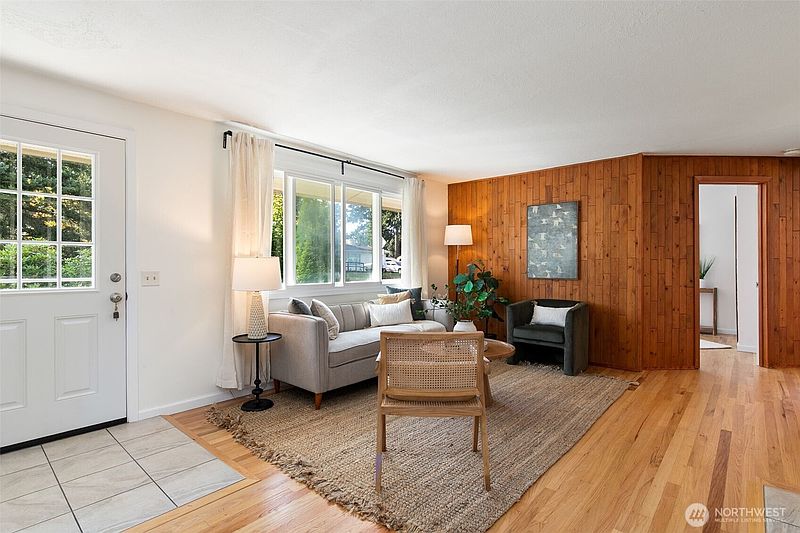5th image of 20630 8th Avenue S