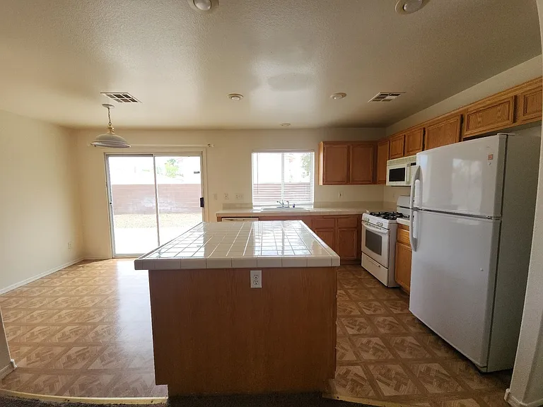 9907 Sparrow Ridge Ave — Photo 12