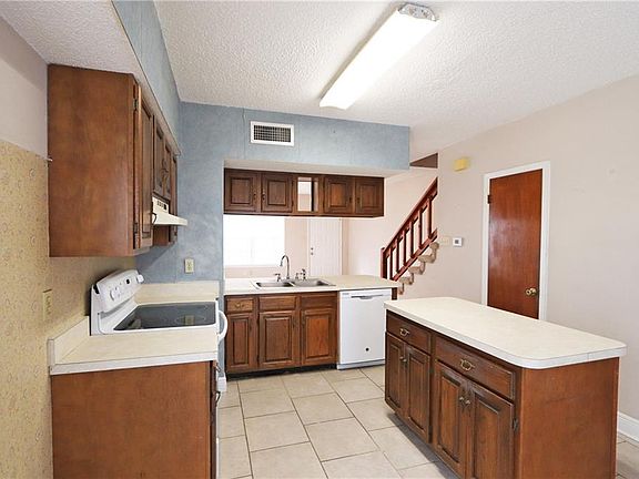 5th image of 4057 Idaho Ave