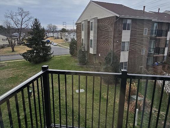 3rd image of 162 Hammarlee Rd APT L