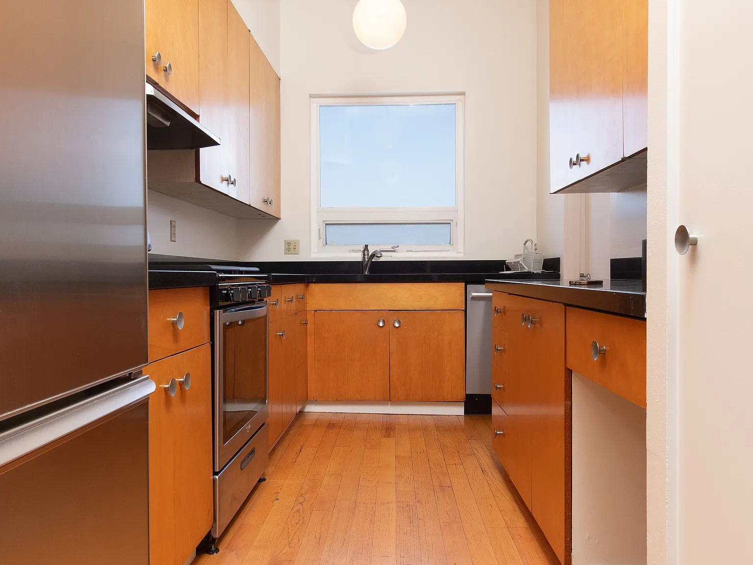 Downtown 3 Bed/2 Bath w/Great Views! — Photo 4