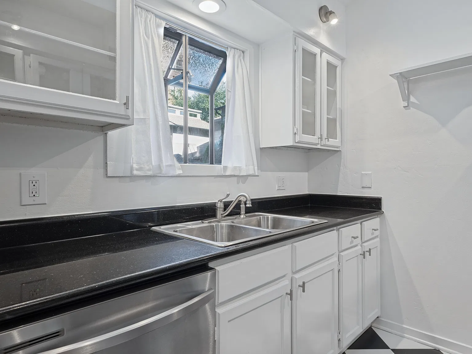 1 bed, 812 sqft, $2,100 — Photo 4