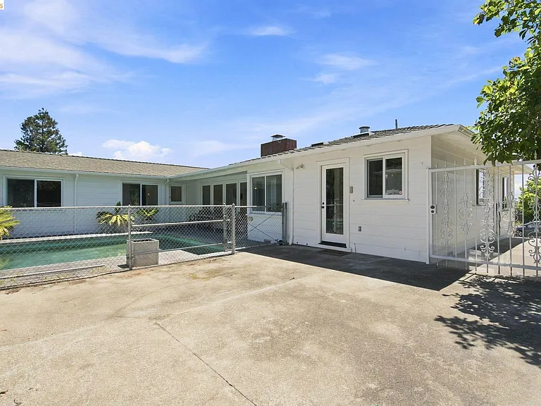26 Dudley Ct — Photo 32