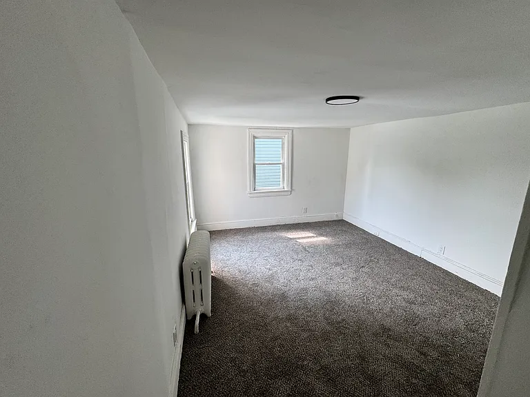 324 N Indiana Ave — Photo 7