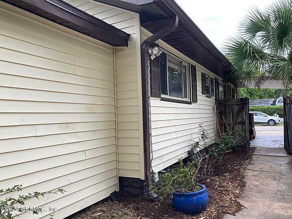 2nd image of 1320 DAYTONA Avenue