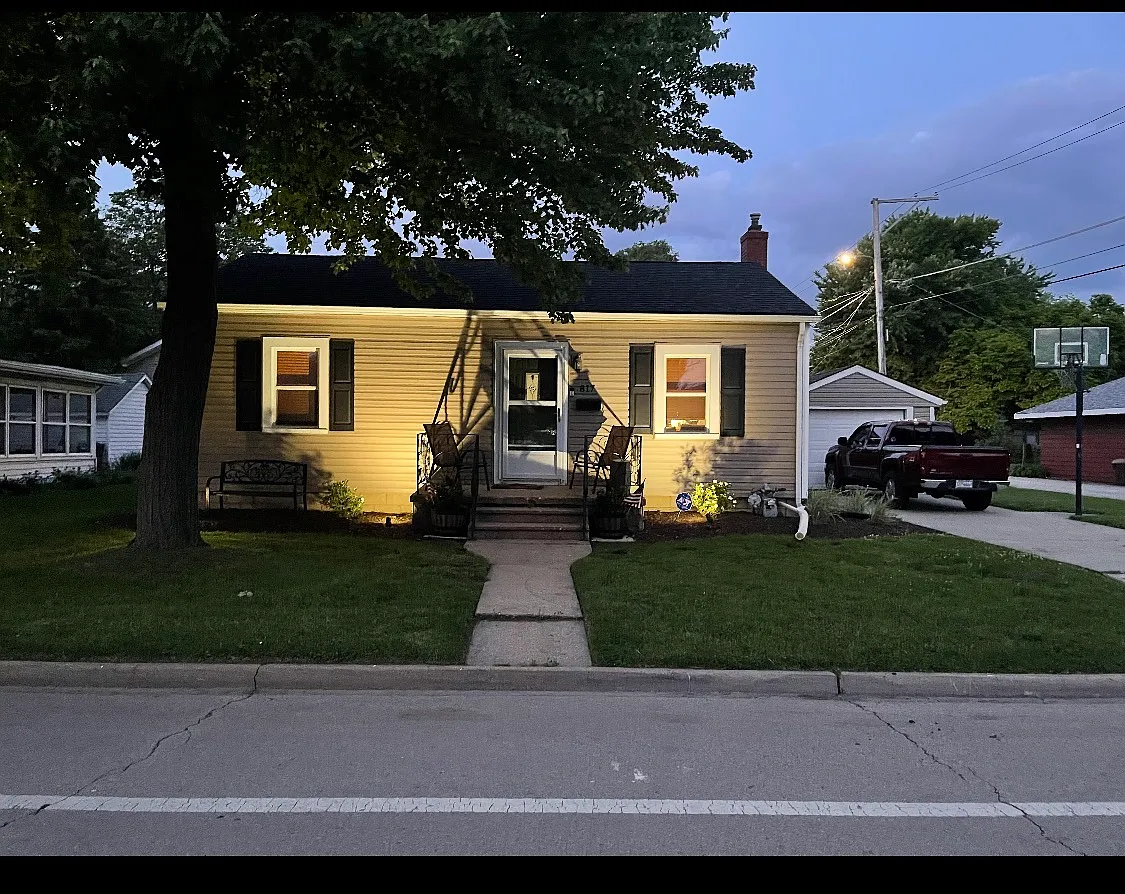 817 Pine St photo 1