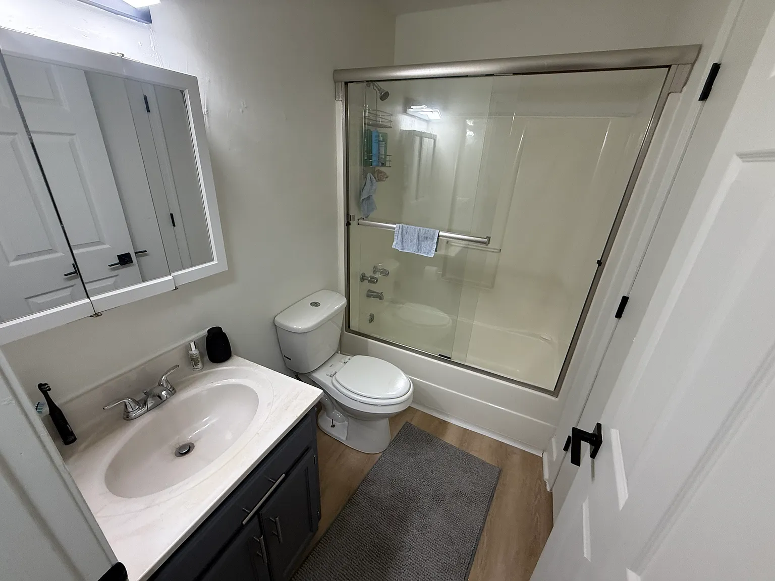 2 bed, 900 sqft, $1,200 — Photo 2