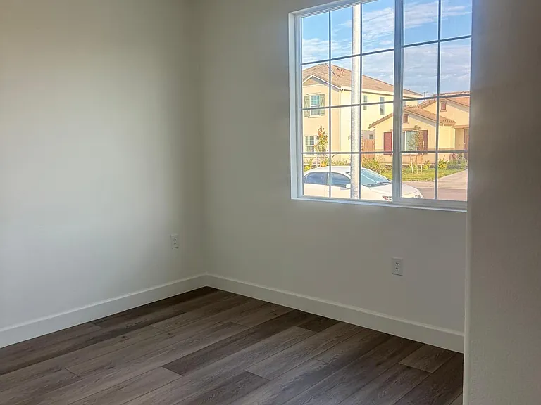 2337 E Amboy Ave — Photo 11