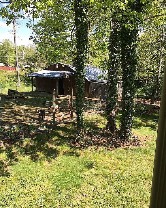 2nd image of 406 Taylors Chapel Rd