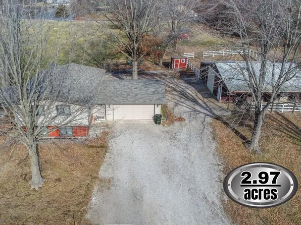 2819 Ranch Trail Rd, Waterloo, IL 62298