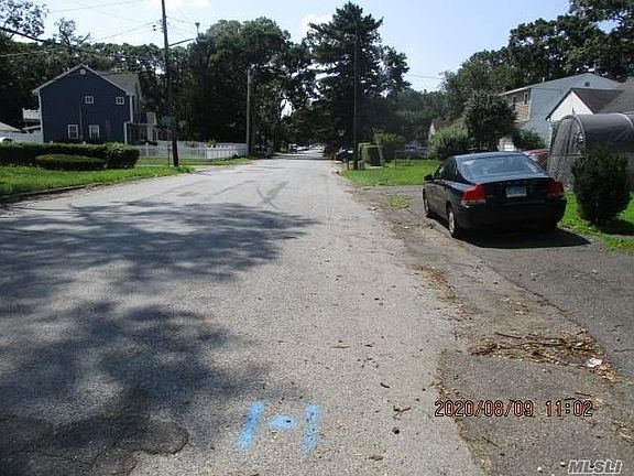5th image of 74 Andrews Ave