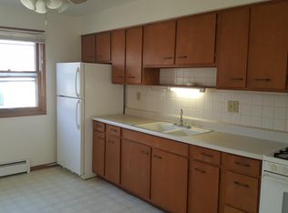 114 Prairie St APT 2B, Genoa, IL 60135