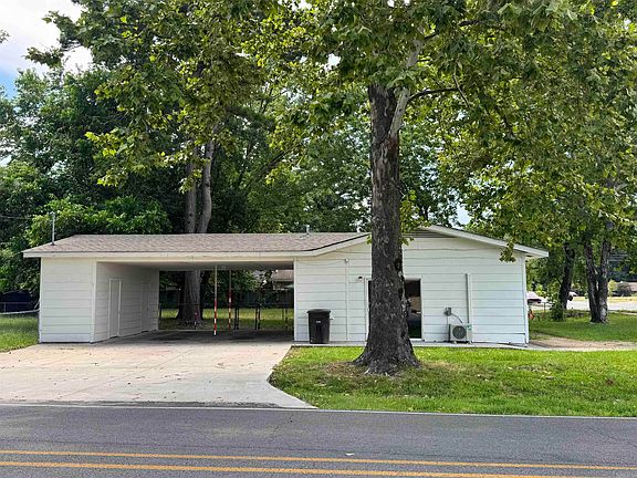 2nd image of 1521 Graham Rd