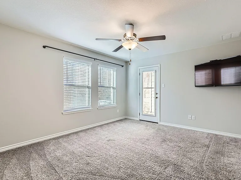 348 Adams St — Photo 8