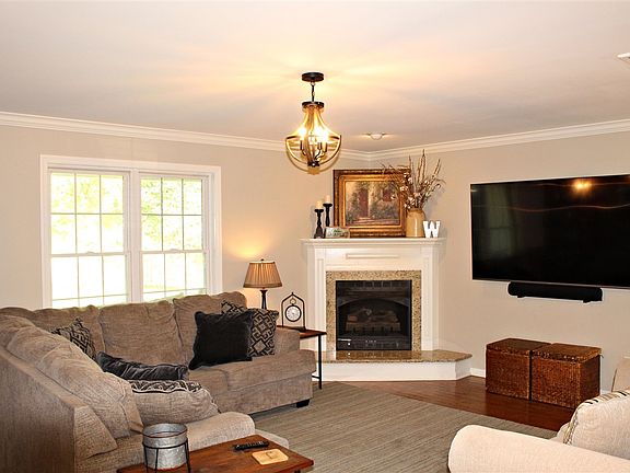 2nd image of 2524 Thompson Dr