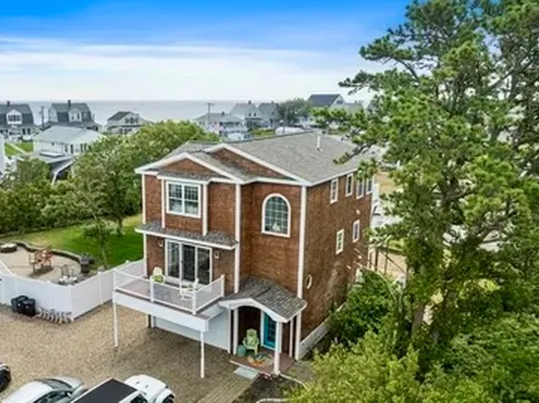 5 Coulson Pratt Dr, Salisbury, MA 01952