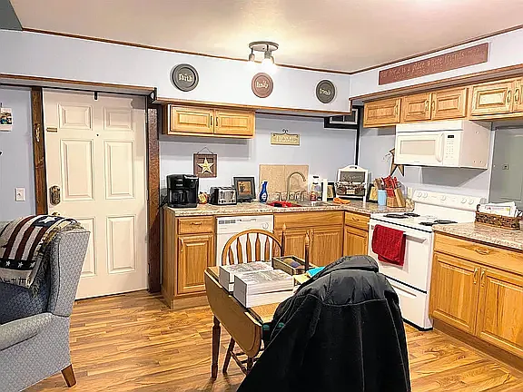 102 S Main St — Photo 18