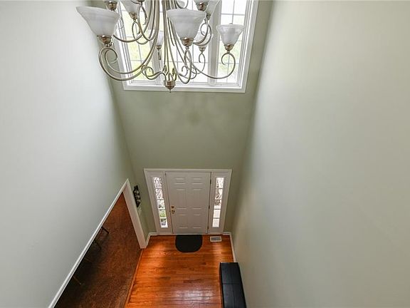 4th image of 8166 Versailles Pl