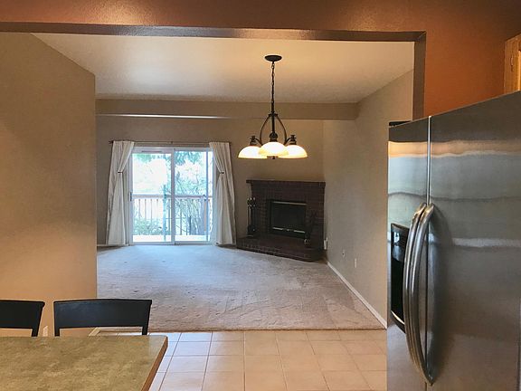 5th image of 4438 Governor Ln SE
