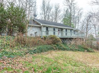 2 Woodburn Ct, Swannanoa, NC 28778