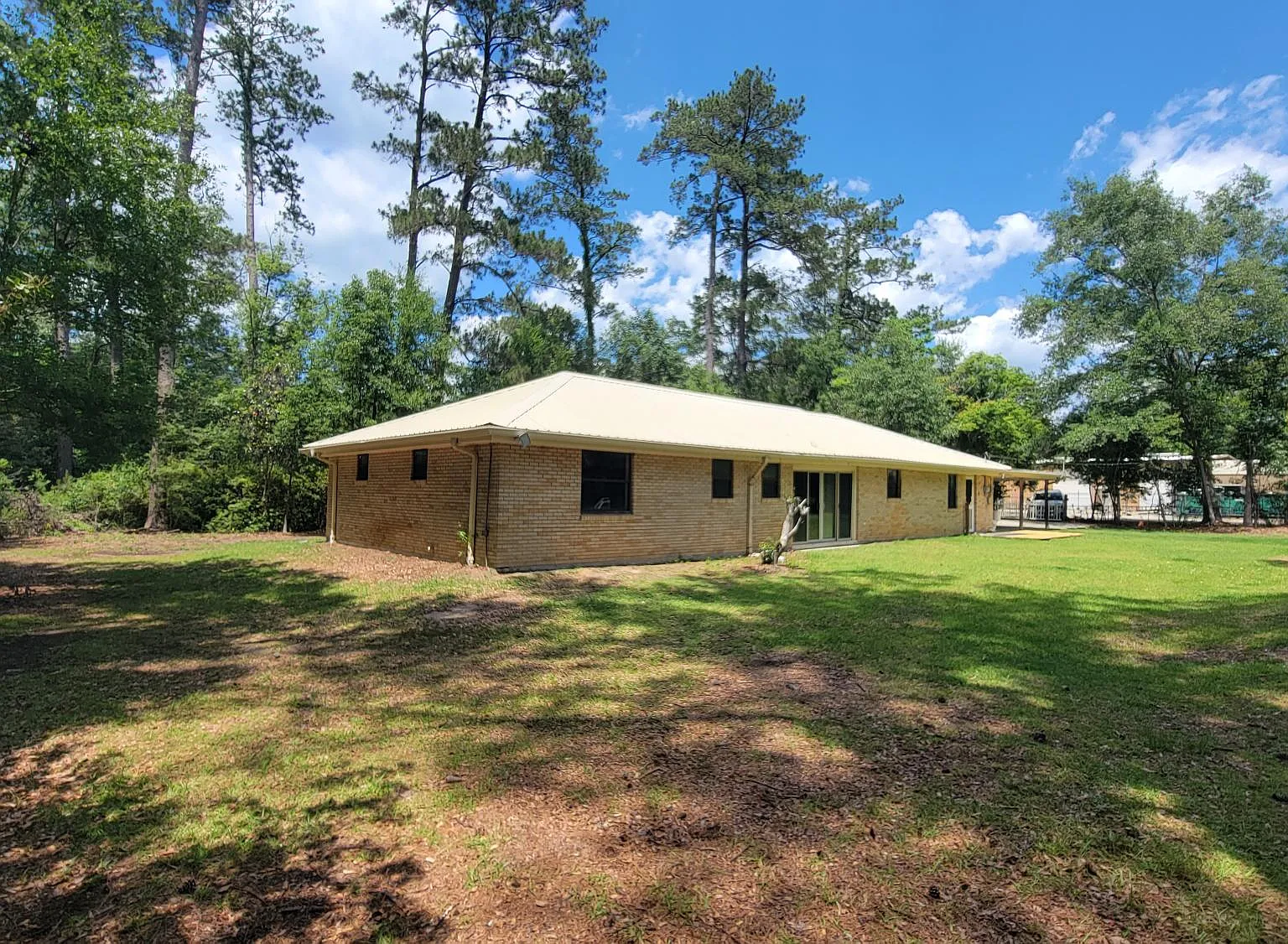 4 bed, 2690 sqft, $2,190 — Photo 3