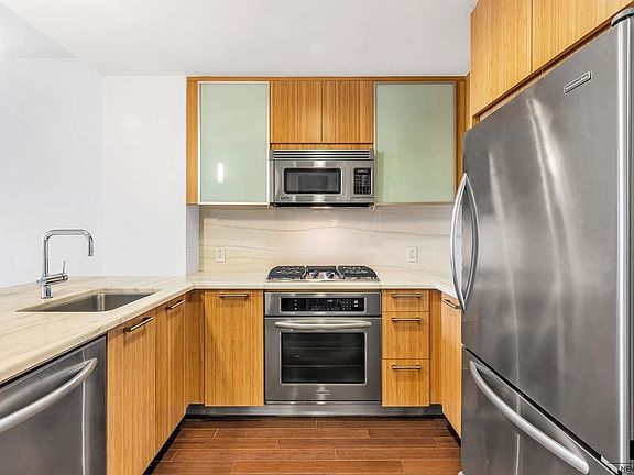 4th image of 200 N End Ave APT 10l