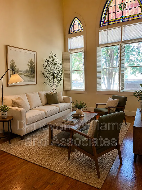 135 E Wilson Ave — Photo 2