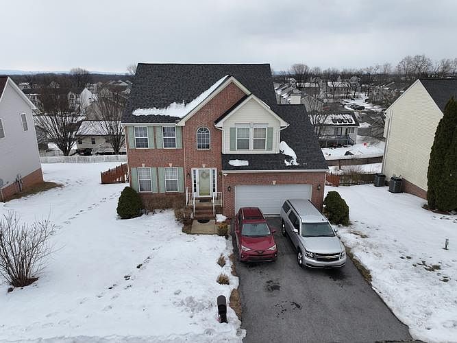 1st image of 329 Larkspur Ln